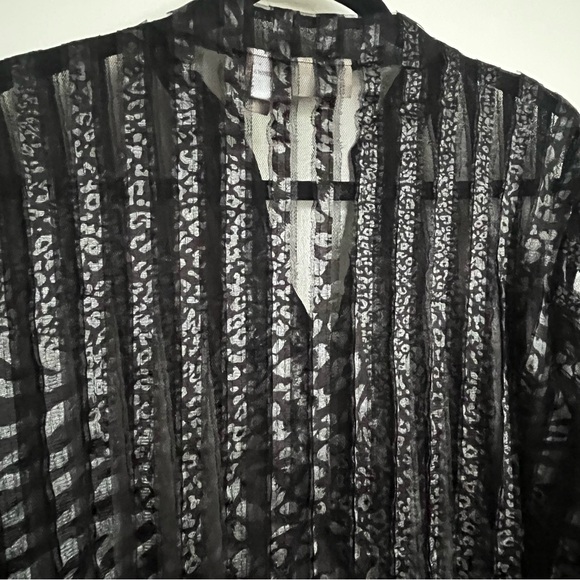 Easy Wear by Chicos Black Sheer Stripe Animal Print ZipUp Blouse Top Shirt Large - Picture 7 of 11